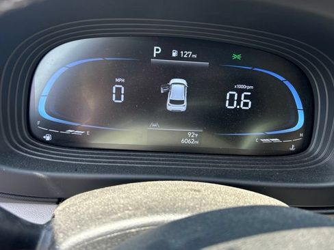Certified 2023 Hyundai Venue SEL FWD image 6
