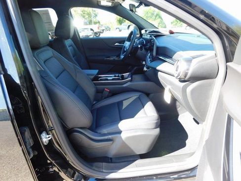 New 2026 Chevrolet Equinox LT w/ Convenience Package II image 17