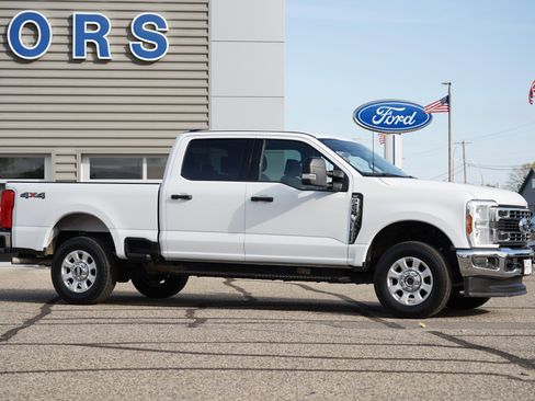 Used 2024 Ford F250 XLT image 2