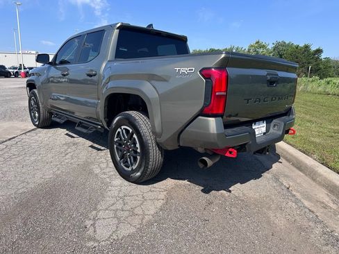 Used 2025 Toyota Tacoma TRD Sport AWD/4WD image 7