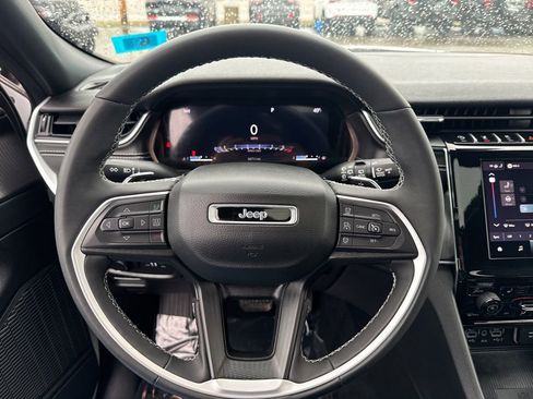 Certified 2024 Jeep Grand Cherokee Altitude image 10