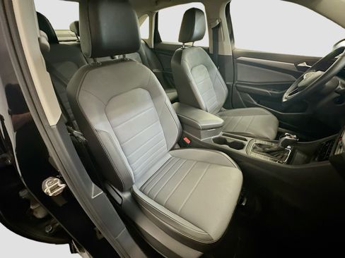 Used 2025 Volkswagen Jetta SE FWD image 32