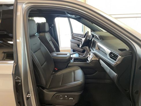 Used 2023 GMC Yukon XL Denali w/ Denali Reserve Package image 24