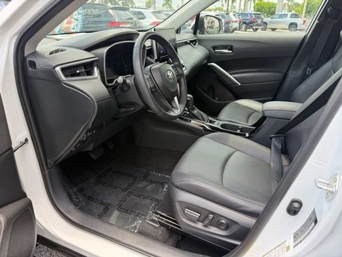 Certified 2023 Toyota Corolla Cross XLE w/ Convenience Package FWD image 11