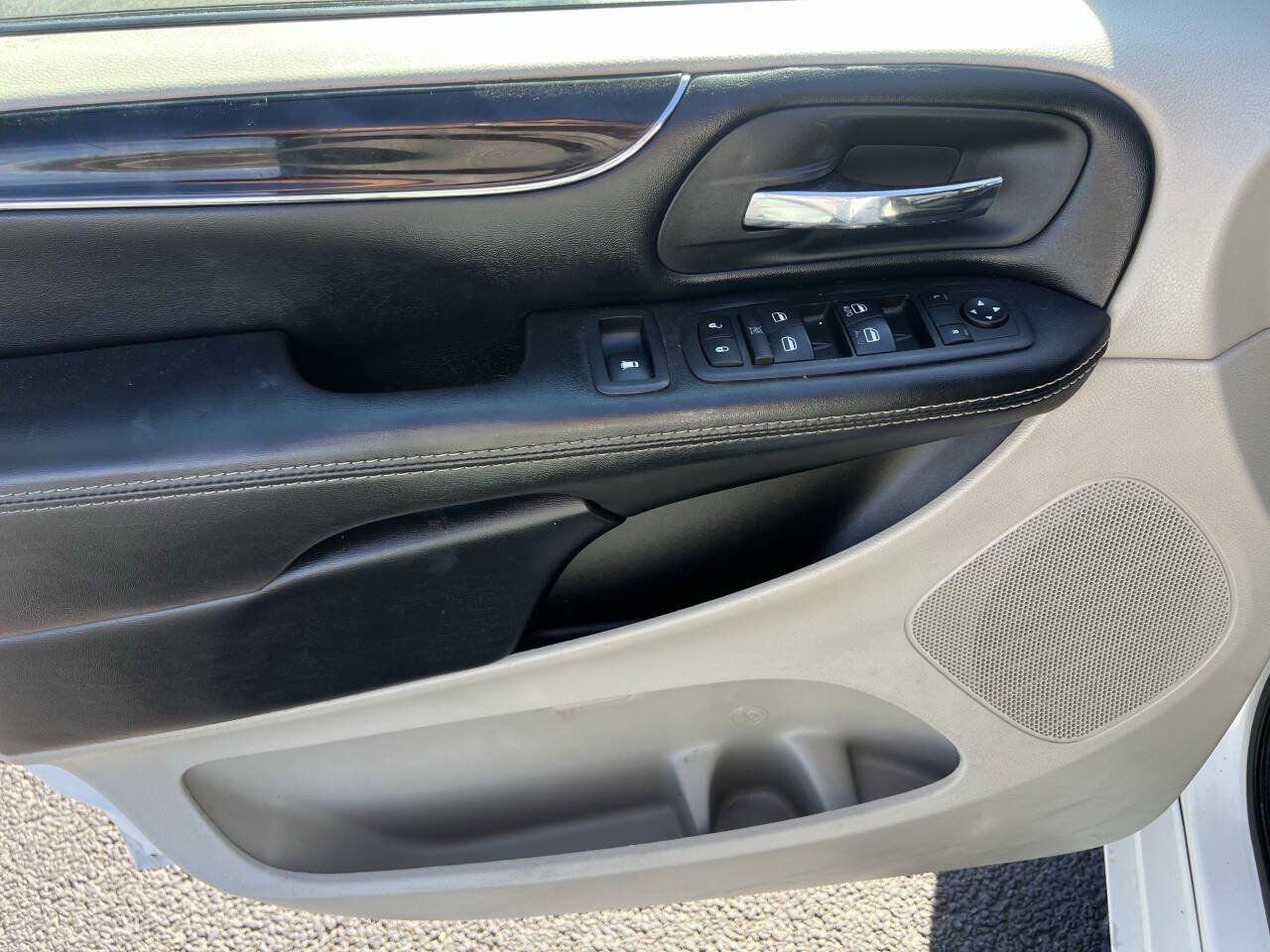Used 2019 Dodge Grand Caravan SXT FWD image 18