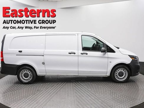 Used 2023 Mercedes-Benz Metris image 4