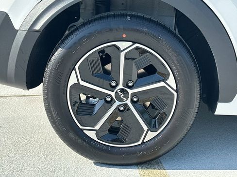 New 2026 Kia Niro LX FWD image 7