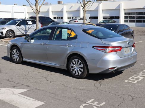 Used 2018 Toyota Camry LE image 8