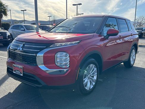 New 2026 Mitsubishi Outlander ES image 3