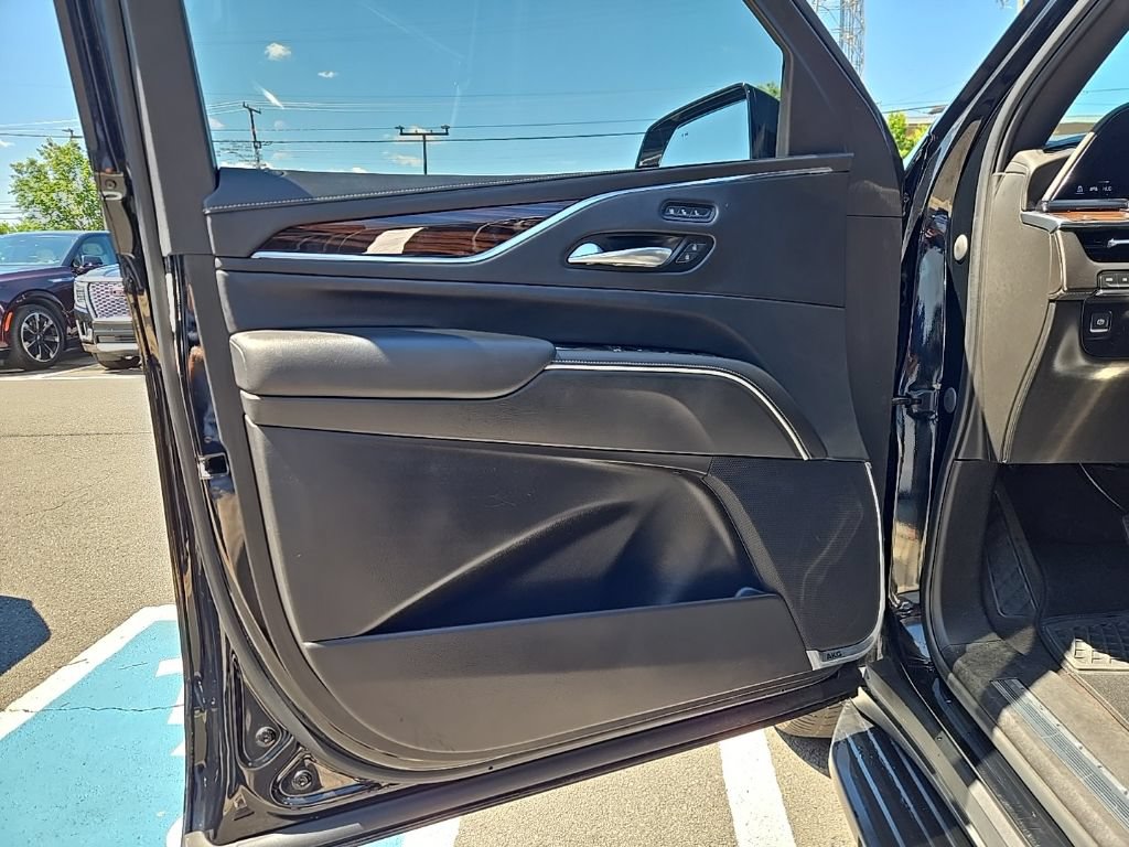 Used 2023 Cadillac Escalade ESV Premium Luxury AWD/4WD image 13