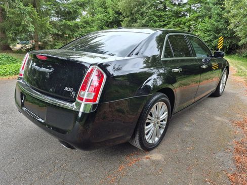 Used 2013 Chrysler 300 C AWD/4WD image 5