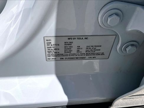 Used 2021 Tesla Model Y Long Range AWD/4WD image 31