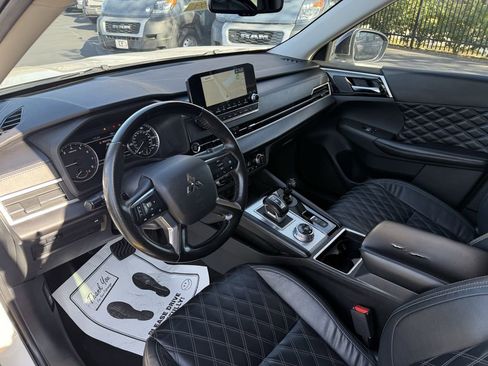 Used 2022 Mitsubishi Outlander SEL image 12