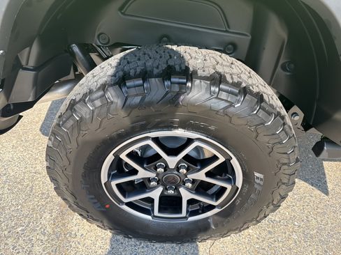 New 2025 Jeep Wrangler Unlimited Rubicon w/ Steel Bumper Group AWD/4WD image 20