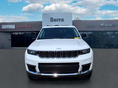 Used 2023 Jeep Grand Cherokee L Limited AWD/4WD image 2