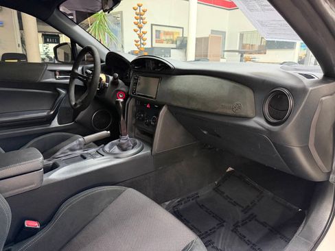 Used 2017 Toyota 86 RWD image 13
