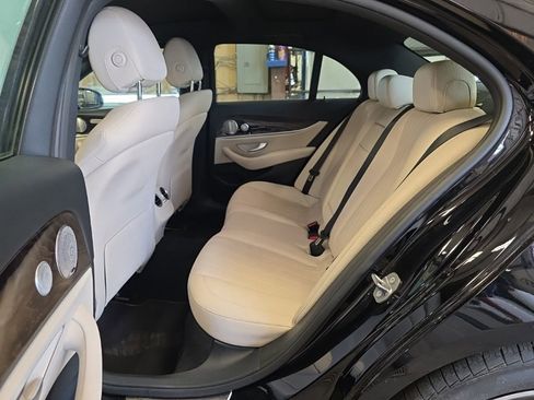 Used 2018 Mercedes-Benz E 400 4MATIC Sedan image 5