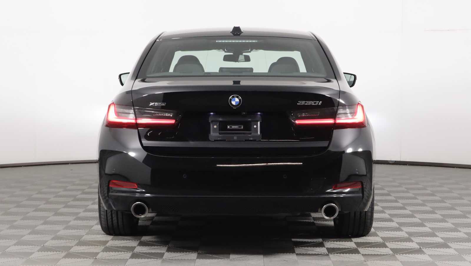Used 2023 BMW 330i xDrive Sedan w/ Premium Package AWD/4WD image 8