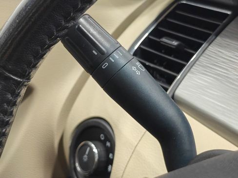 Used 2013 Ford Taurus SEL FWD image 36