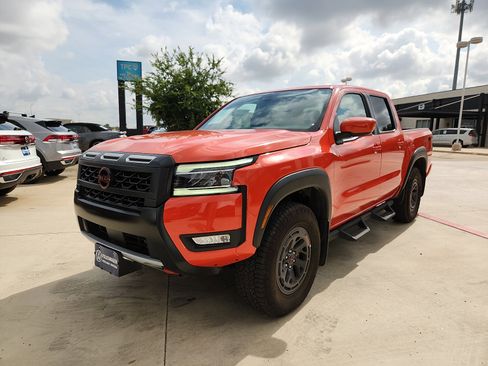 Used 2025 Nissan Frontier PRO-4X w/ Tow Package AWD/4WD image 3