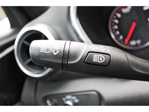 Used 2022 Chevrolet Blazer Premier w/ Enhanced Convenience Package FWD image 17
