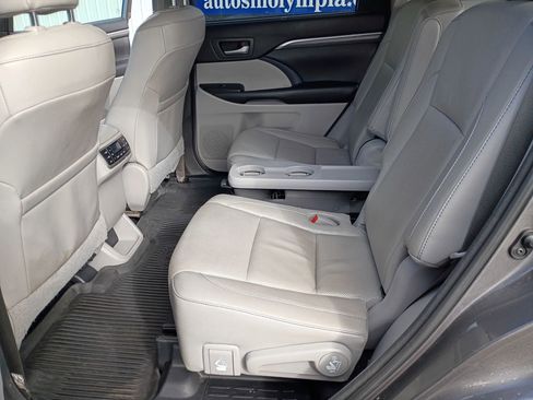 Used 2018 Toyota Highlander Limited Platinum image 12