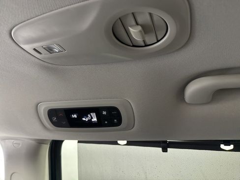 Used 2024 Chrysler Pacifica Touring-L FWD image 33