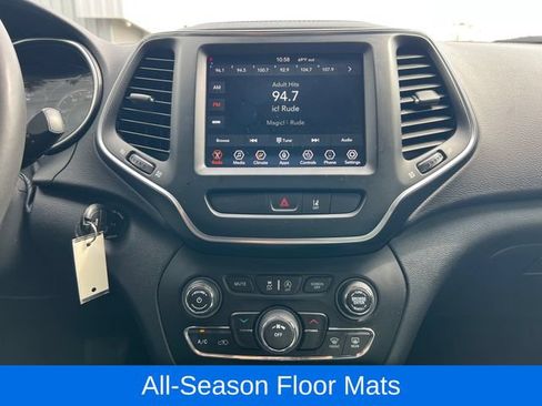 Used 2022 Jeep Cherokee Latitude AWD/4WD image 18