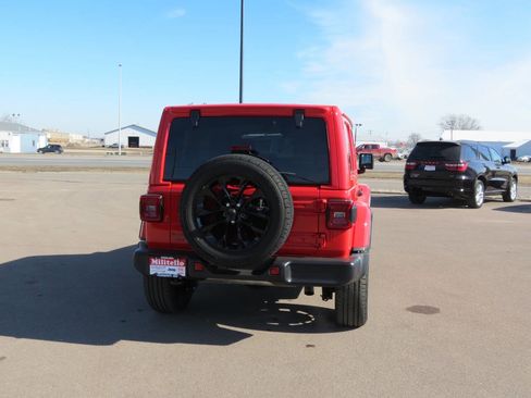 Used 2025 Jeep Wrangler Unlimited Sahara image 5