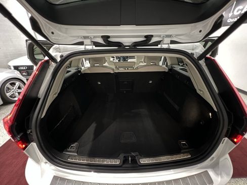 Used 2020 Volvo V60 T5 Cross Country w/ Protection Package Premier image 57