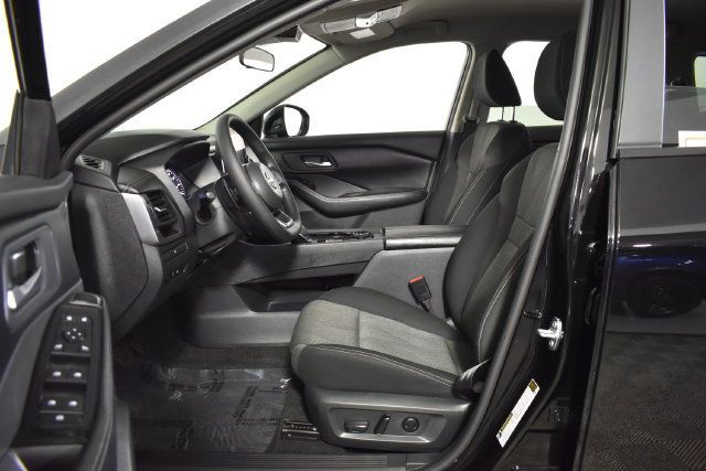 Used 2024 Nissan Rogue SV AWD/4WD image 11