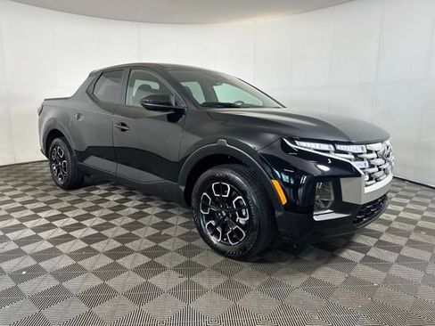 Used 2024 Hyundai Santa Cruz SE image 2