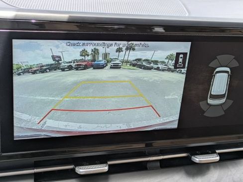 Used 2022 Kia Carnival EX FWD image 25