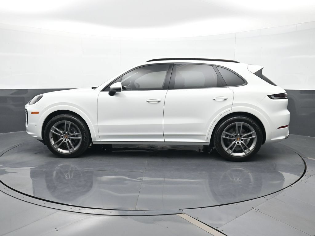 Certified 2025 Porsche Cayenne AWD/4WD image 2