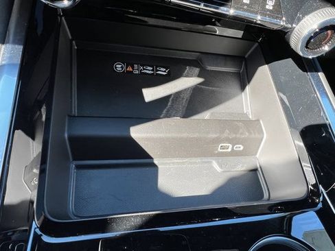 New 2025 Chevrolet Suburban Premier image 15