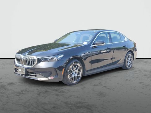 Used 2024 BMW i5 eDrive40i RWD image 2