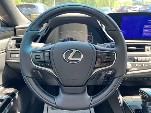 Used 2025 Lexus ES 300h w/ Technology Package image 16