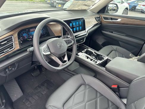 New 2026 Volkswagen Atlas SE FWD image 13