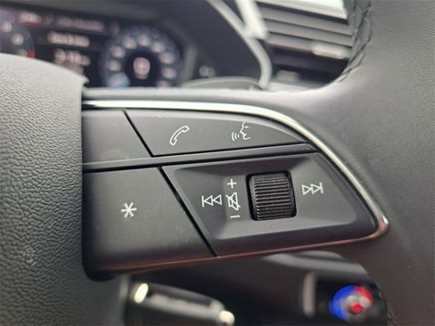 Used 2025 Audi Q3 2.0T Premium image 12