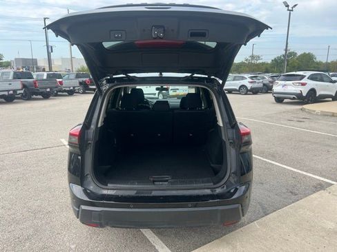 Used 2024 Nissan Rogue SV image 5