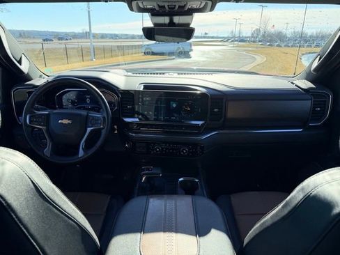 Used 2023 Chevrolet Silverado 1500 High Country w/ Technology Package image 6