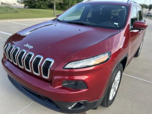 Used 2017 Jeep Cherokee Latitude w/ Safety/Convenience Group AWD/4WD image 2