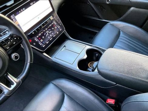 Used 2024 Maserati Grecale GT image 17