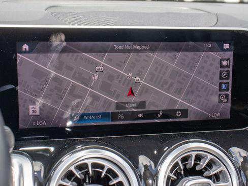 Used 2020 Mercedes-Benz GLB 250 image 33