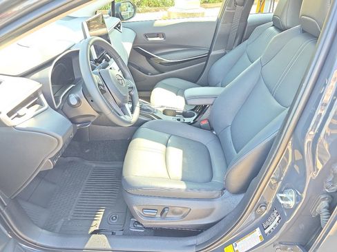 Used 2025 Toyota Corolla XLE image 11