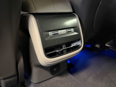 Used 2025 Lincoln Nautilus Reserve image 27