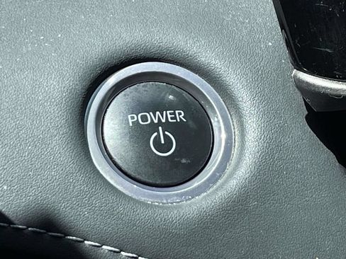 Used 2024 Toyota Highlander LE FWD image 30