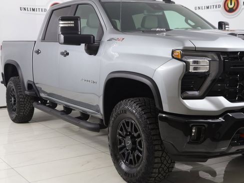 Used 2025 Chevrolet Silverado 2500 ZR2 image 40