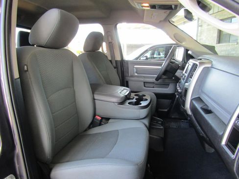 Used 2019 RAM 1500 Classic SLT RWD image 11