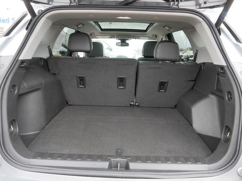 Used 2023 GMC Terrain SLT w/ Tech Package image 18